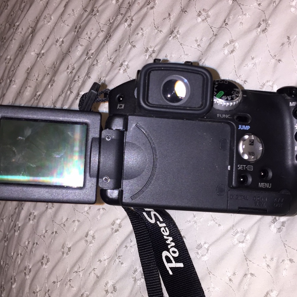 Canon Camera - Picture 3 of 5